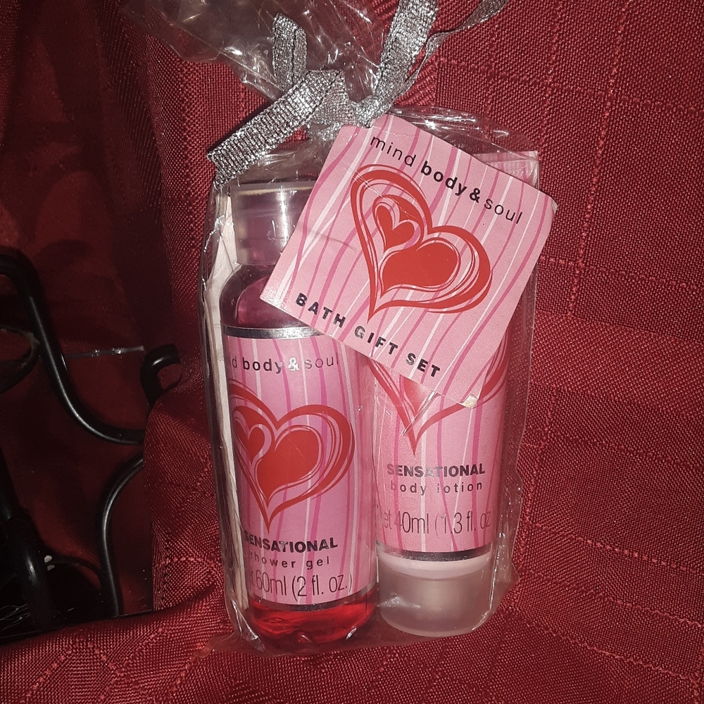 NWT Bath set